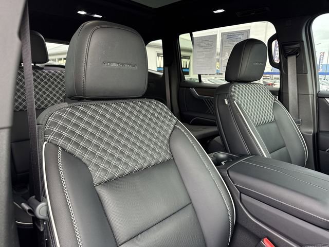 Used 2025 GMC Acadia Denali w/ Super Cruise Package image 26