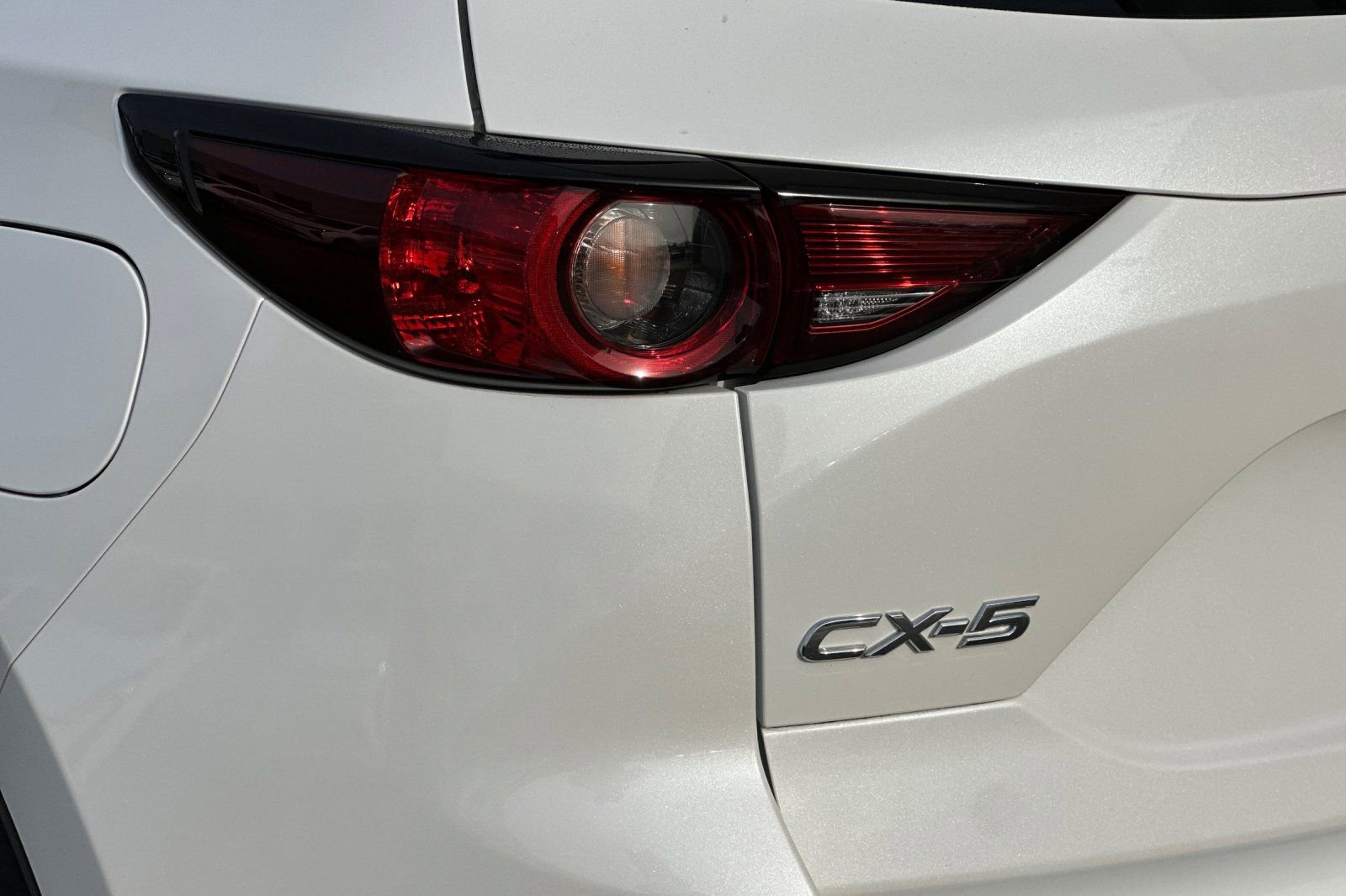 Used 2018 MAZDA CX-5 Touring w/ Preferred Equipment Package FWD image 39