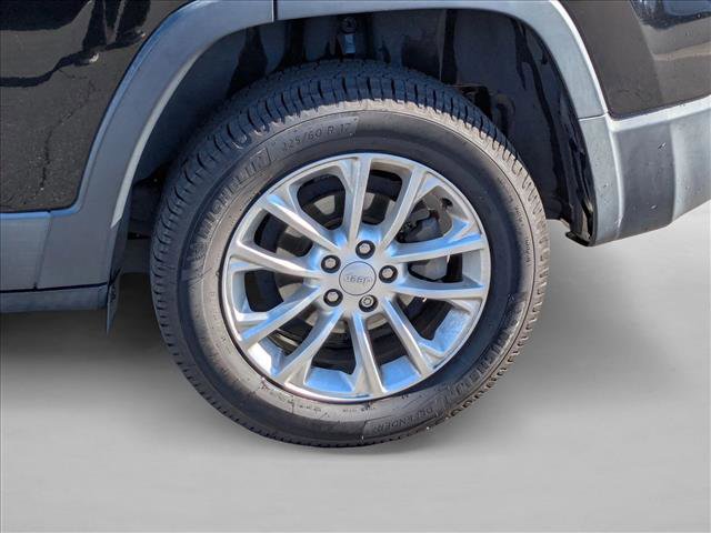 Used 2019 Jeep Cherokee Latitude w/ Popular Appearance Group image 22