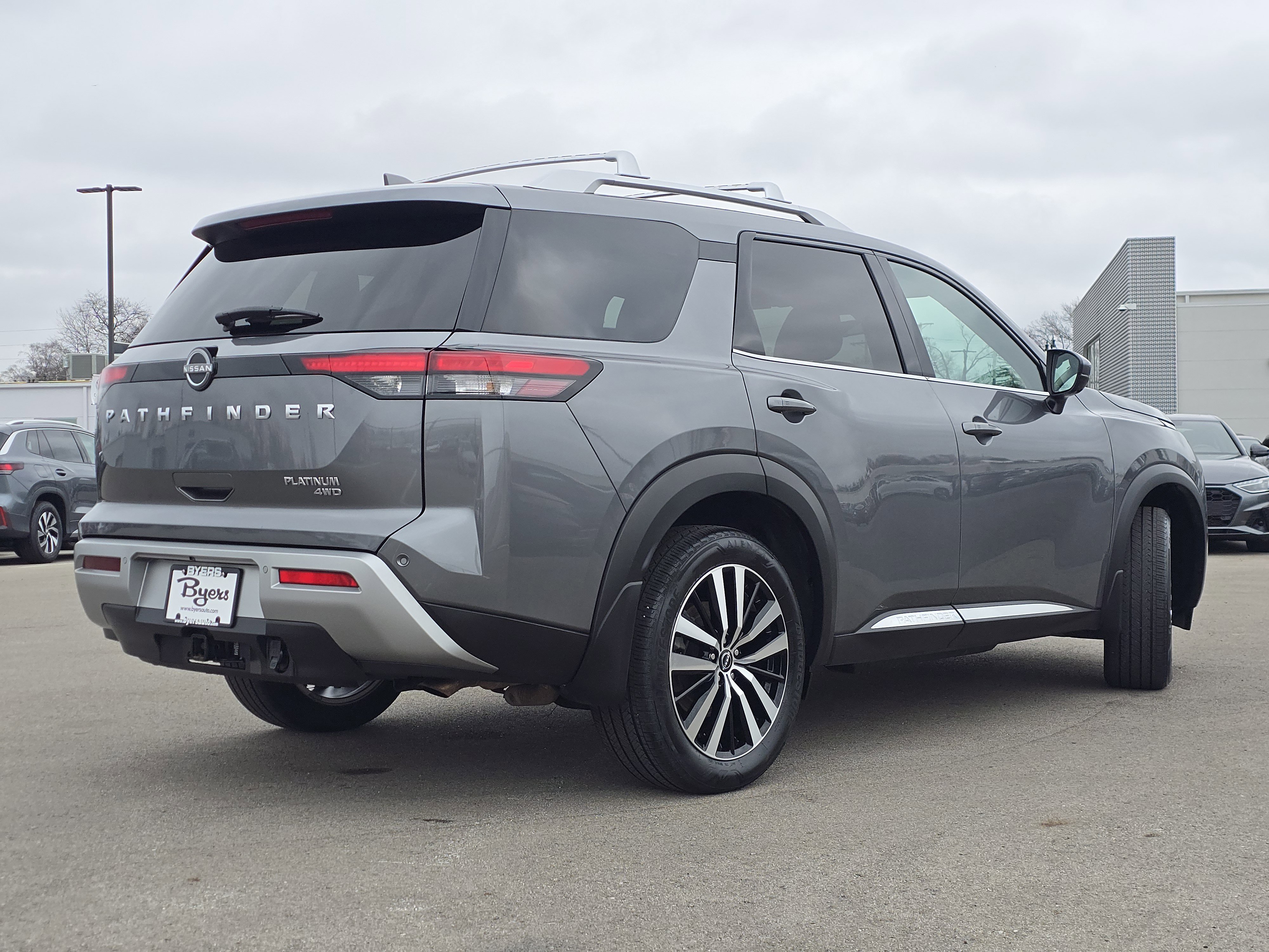 Used 2024 Nissan Pathfinder Platinum image 7