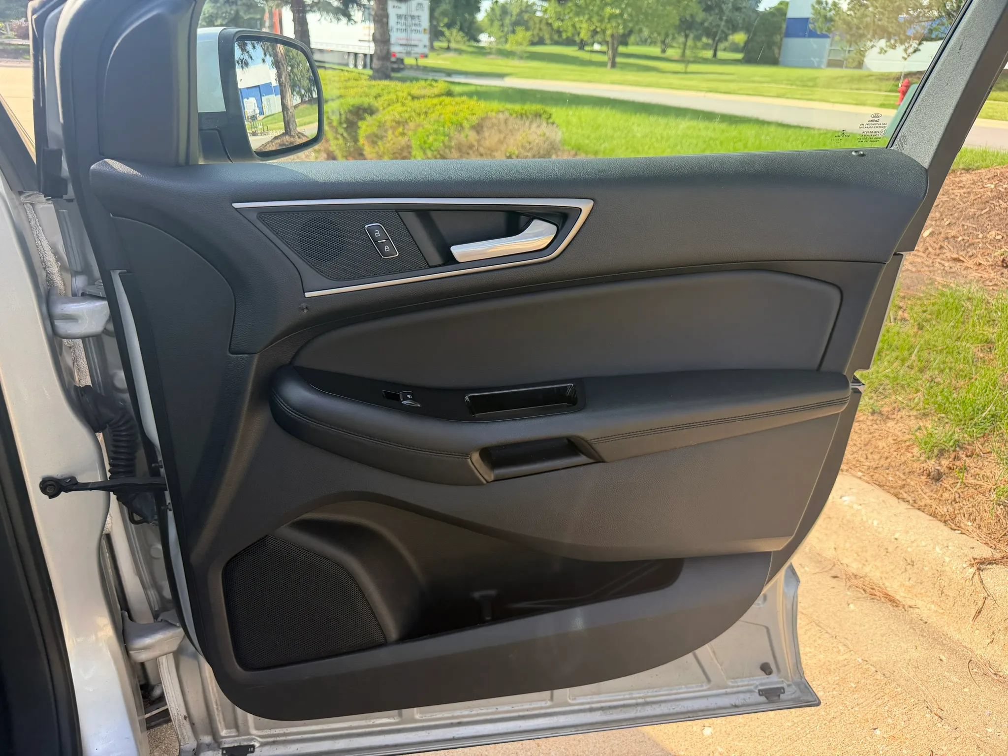 Used 2019 Ford Edge SEL w/ Equipment Group 201A AWD/4WD image 24