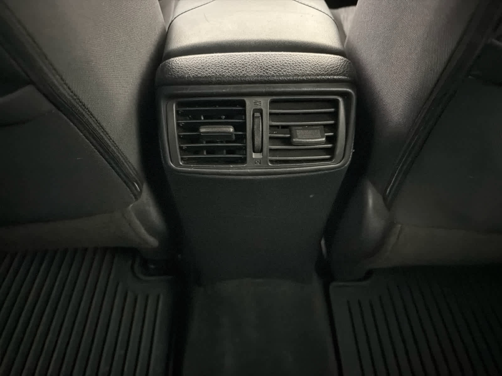 Used 2018 Nissan Rogue SV FWD image 21