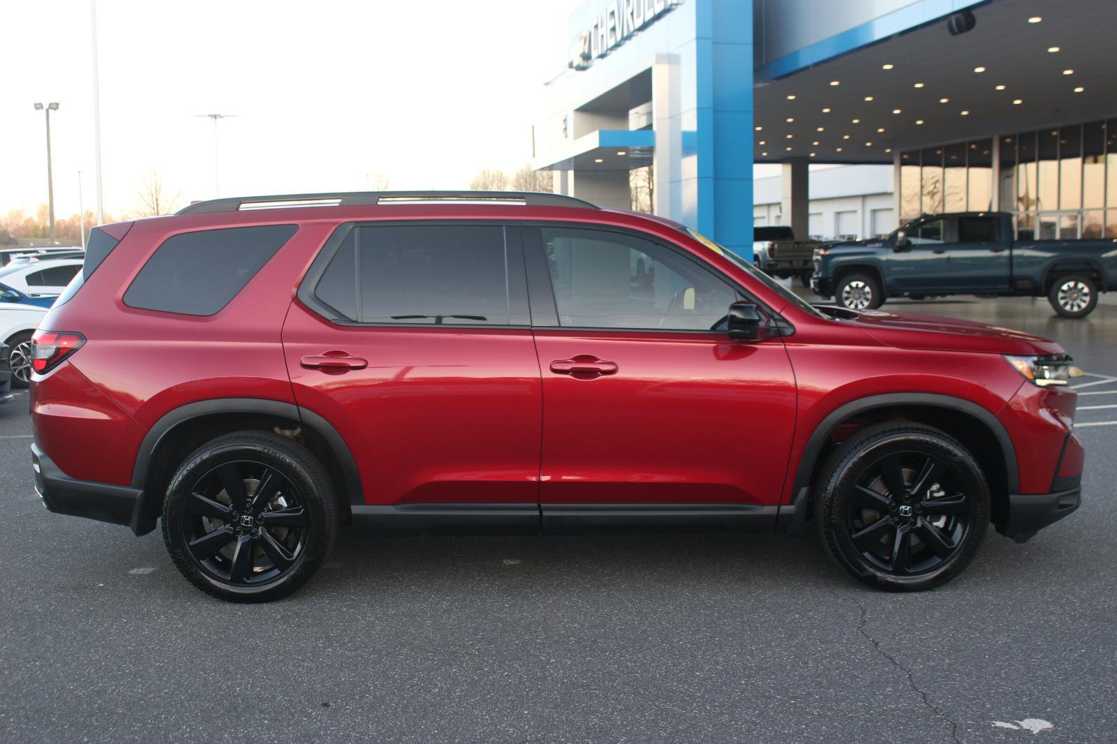 Used 2025 Honda Pilot Black Edition image 8