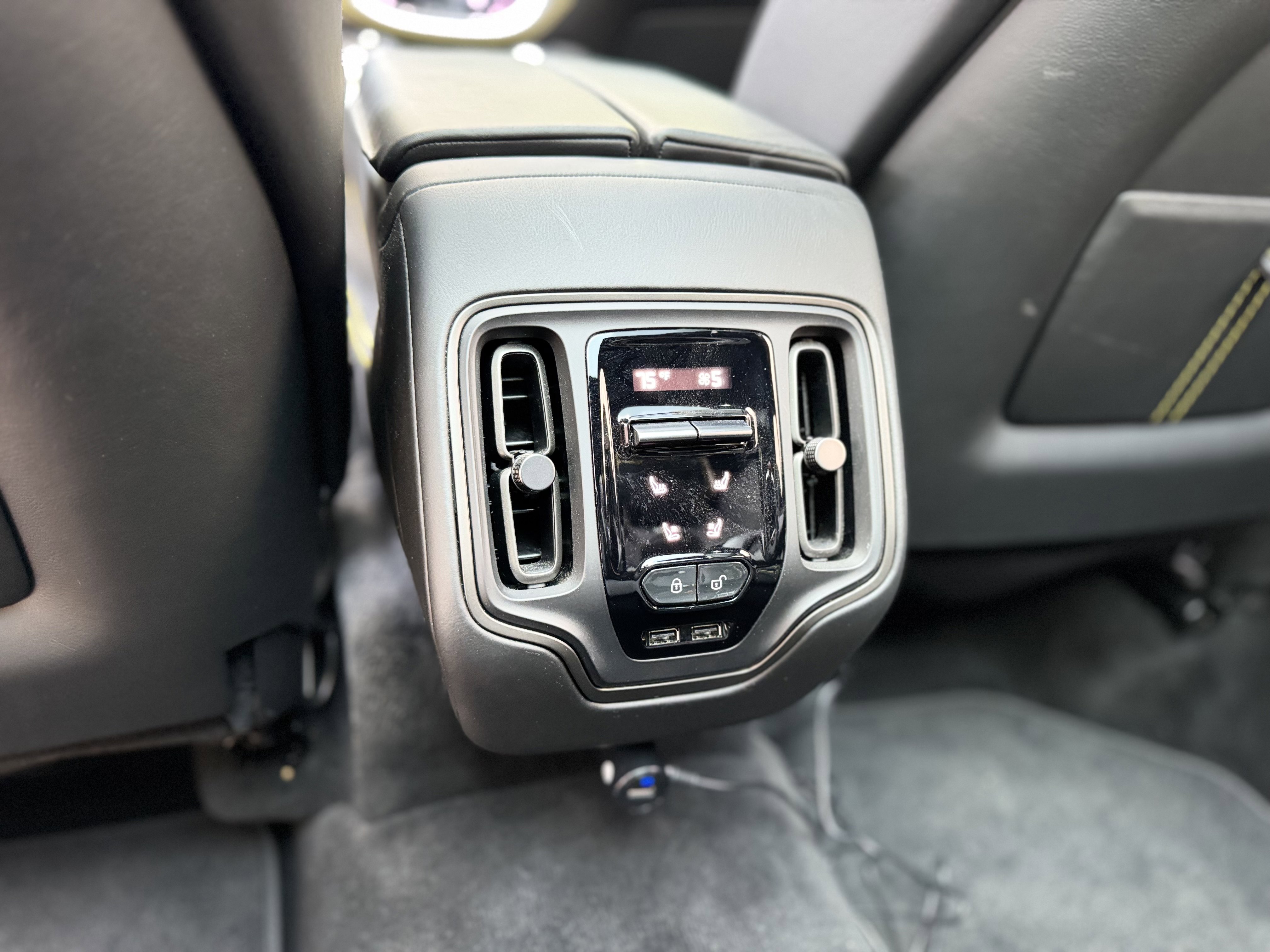 Used 2021 Aston Martin DBX AWD/4WD image 16
