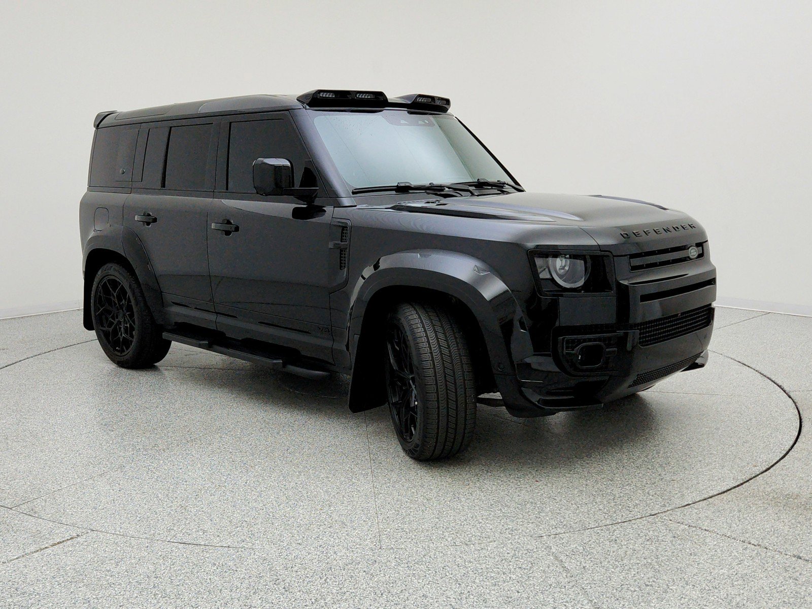 Used 2024 Land Rover Defender 110 V8 image 3