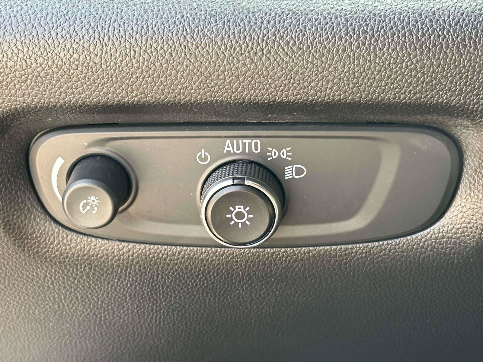 Used 2023 Chevrolet Traverse LS AWD/4WD image 17