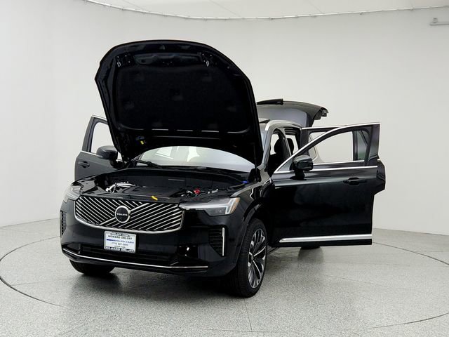 New 2026 Volvo XC90 B6 Plus w/ Protection Package Premier image 9