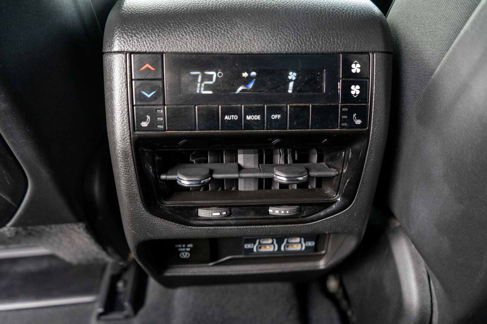 Used 2024 Jeep Grand Cherokee L Limited w/ Black Appearance Package AWD/4WD image 31