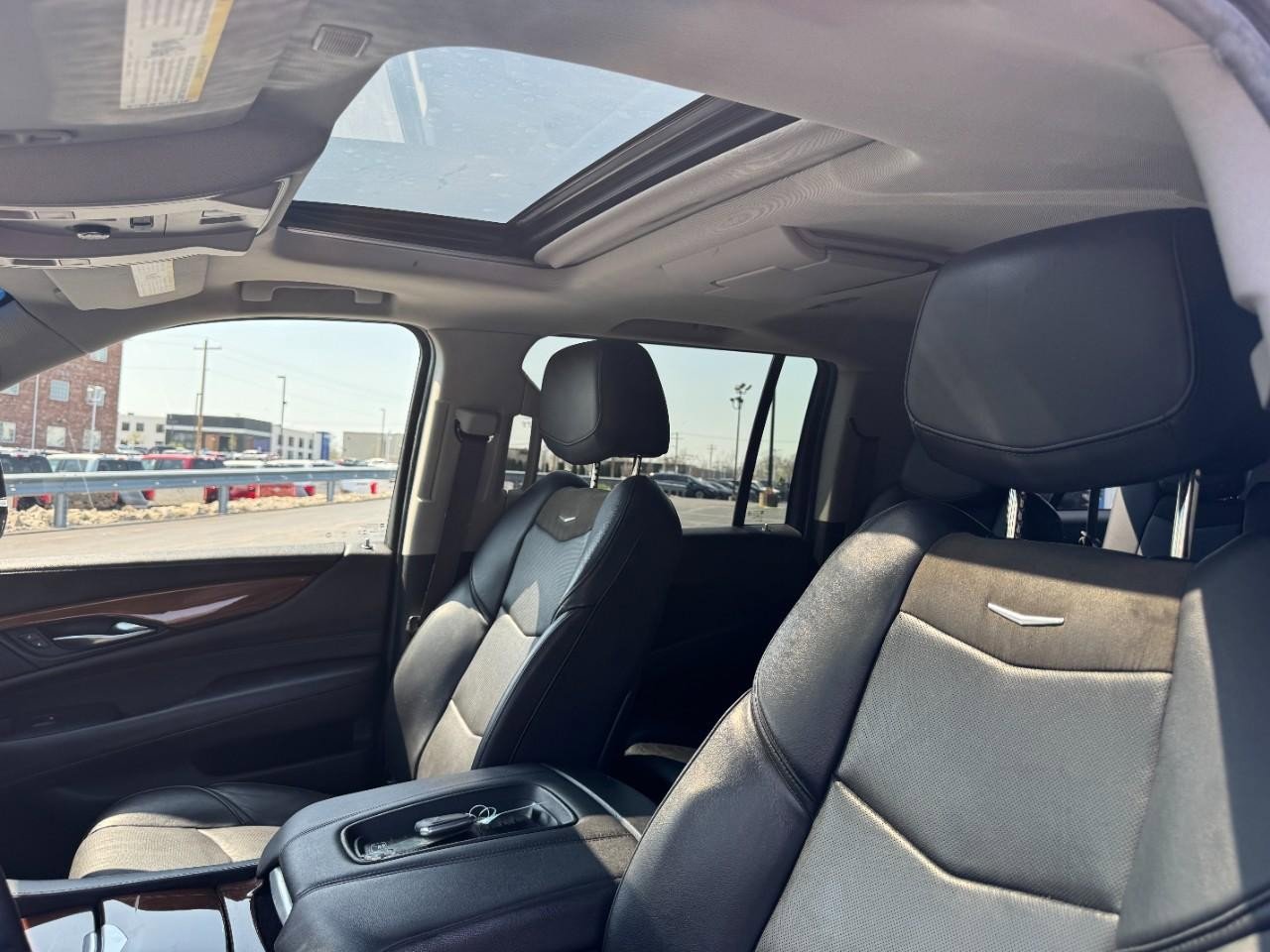 Used 2019 Cadillac Escalade ESV Luxury image 17