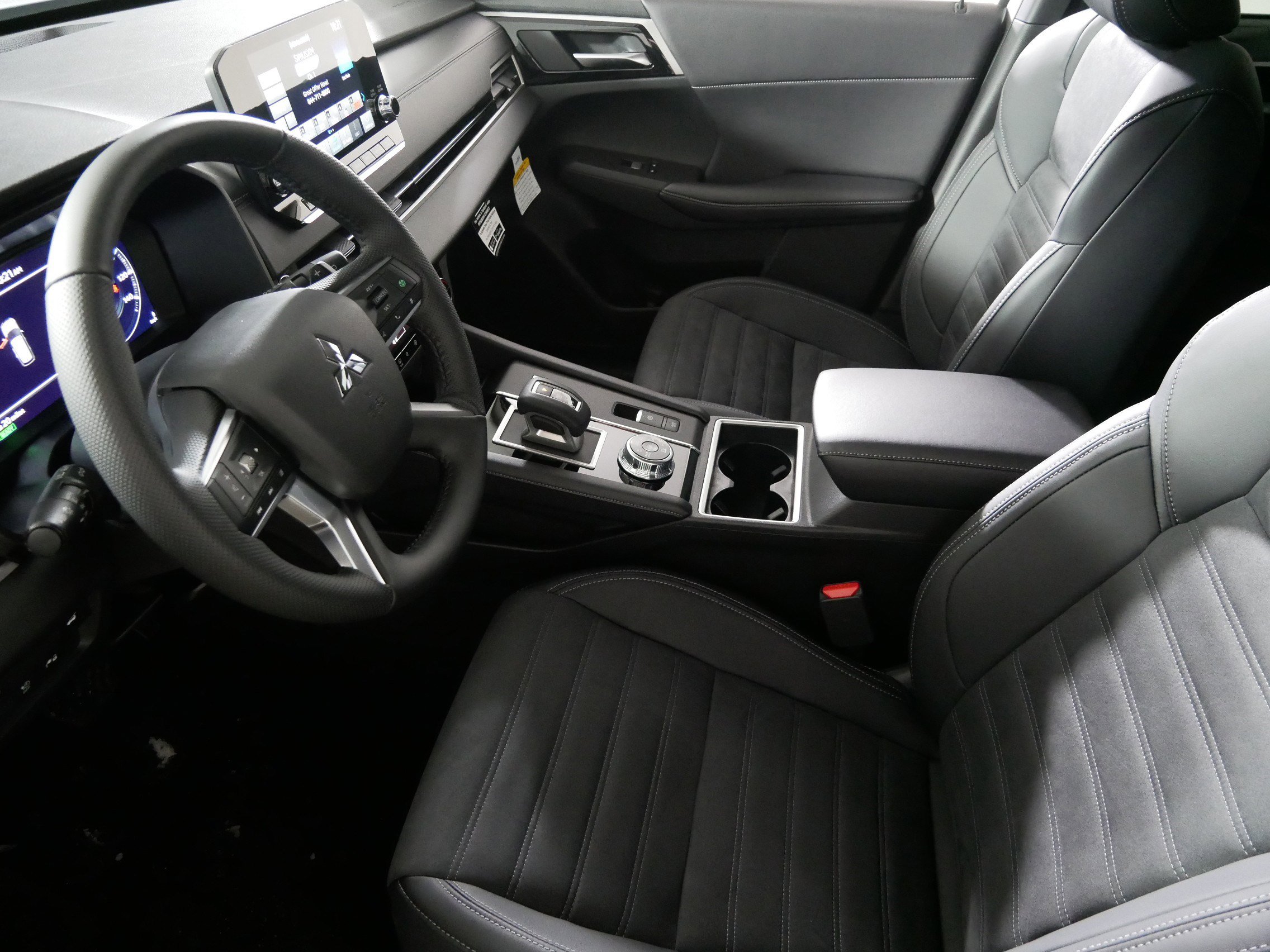 New 2025 Mitsubishi Outlander SE image 4