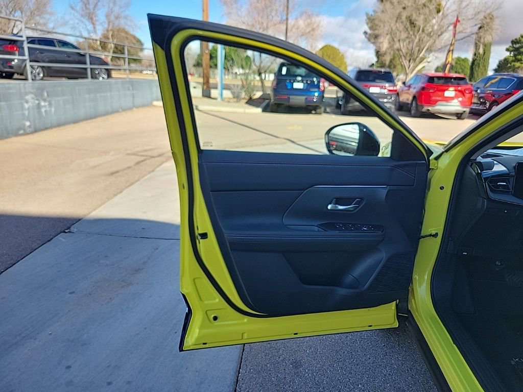 New 2026 Nissan Kicks SR w/ Cold Weather Package image 11