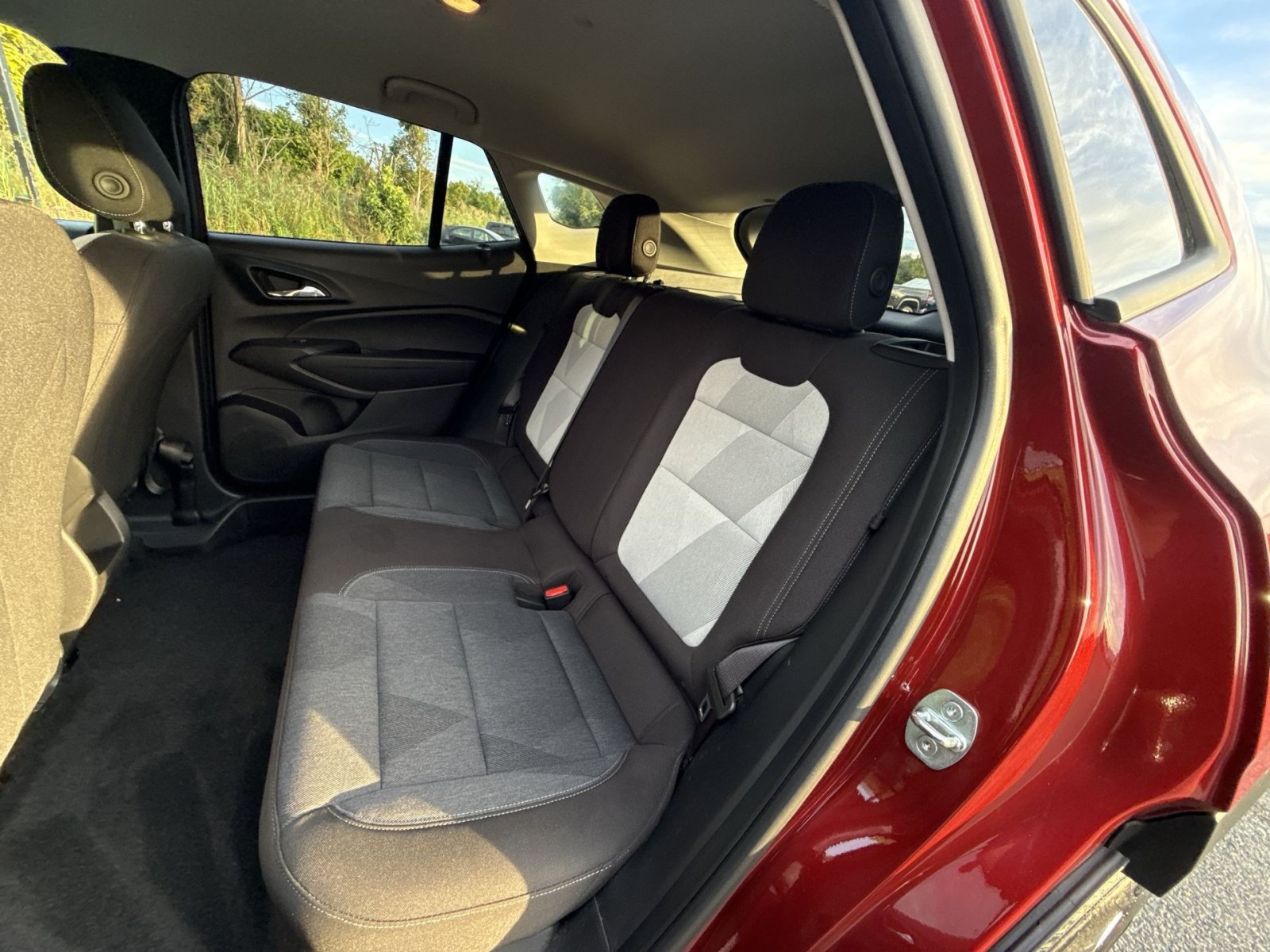 Used 2024 Chevrolet Trax LS w/ LS Convenience Package FWD image 25