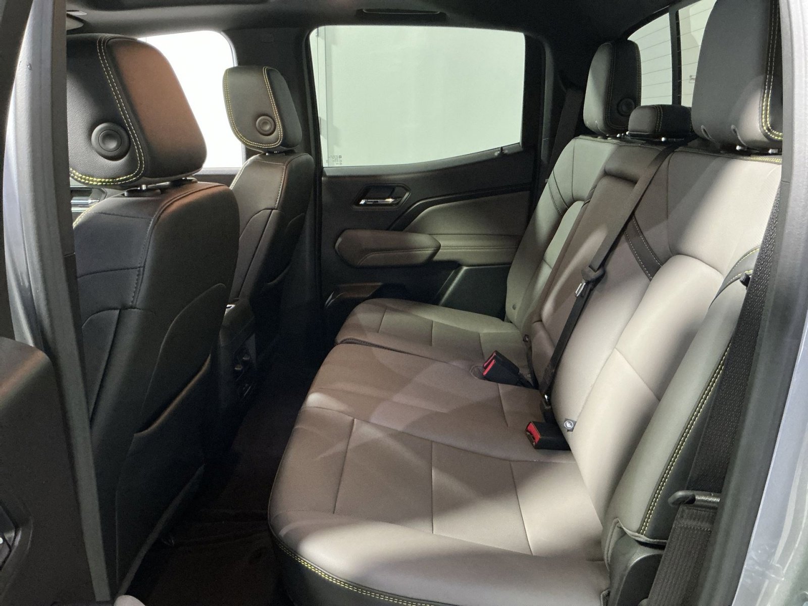 Used 2025 Chevrolet Colorado ZR2 w/ Technology Package image 32