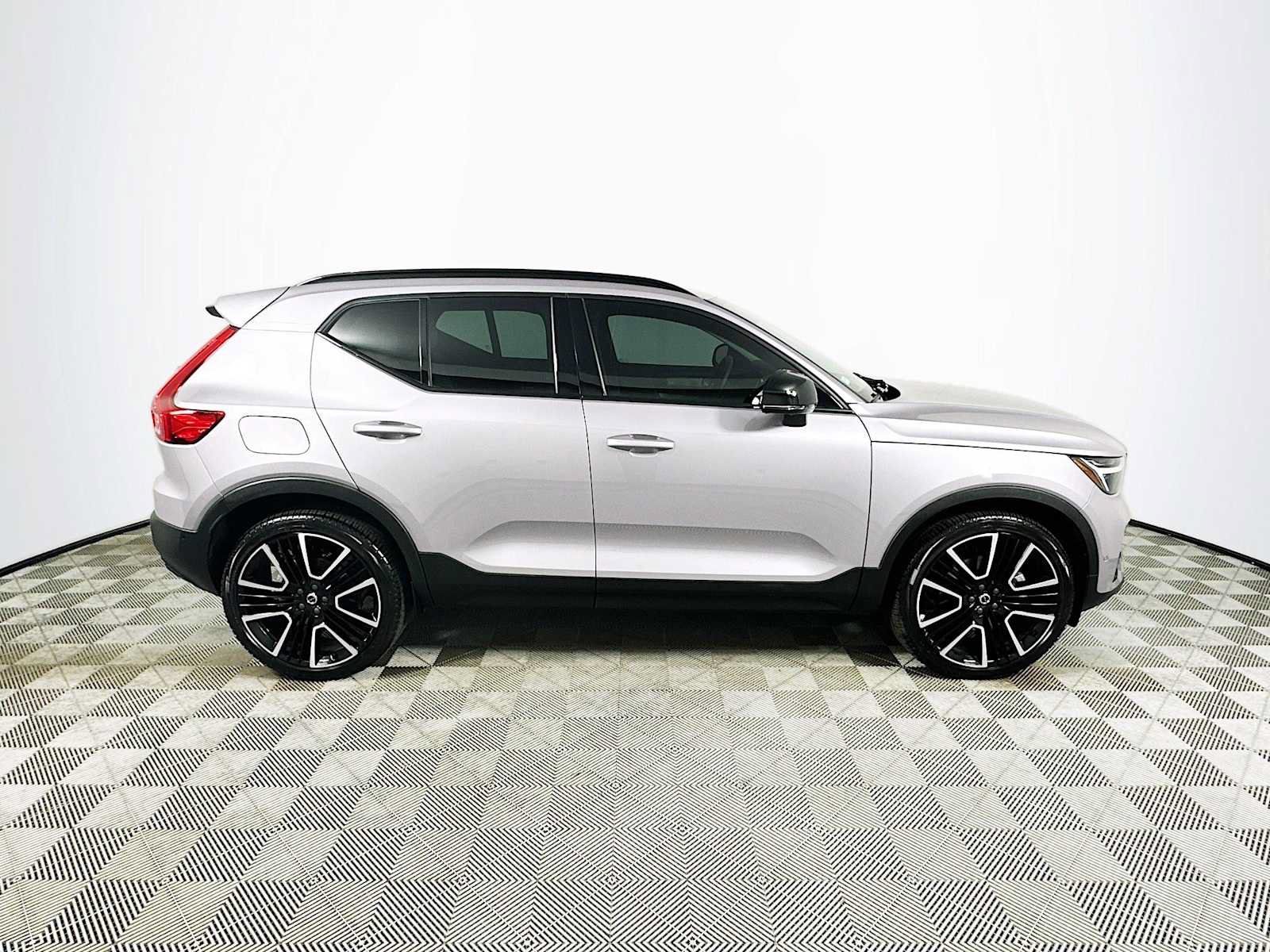 Used 2026 Volvo XC40 B5 Ultra w/ Climate Package AWD/4WD image 8