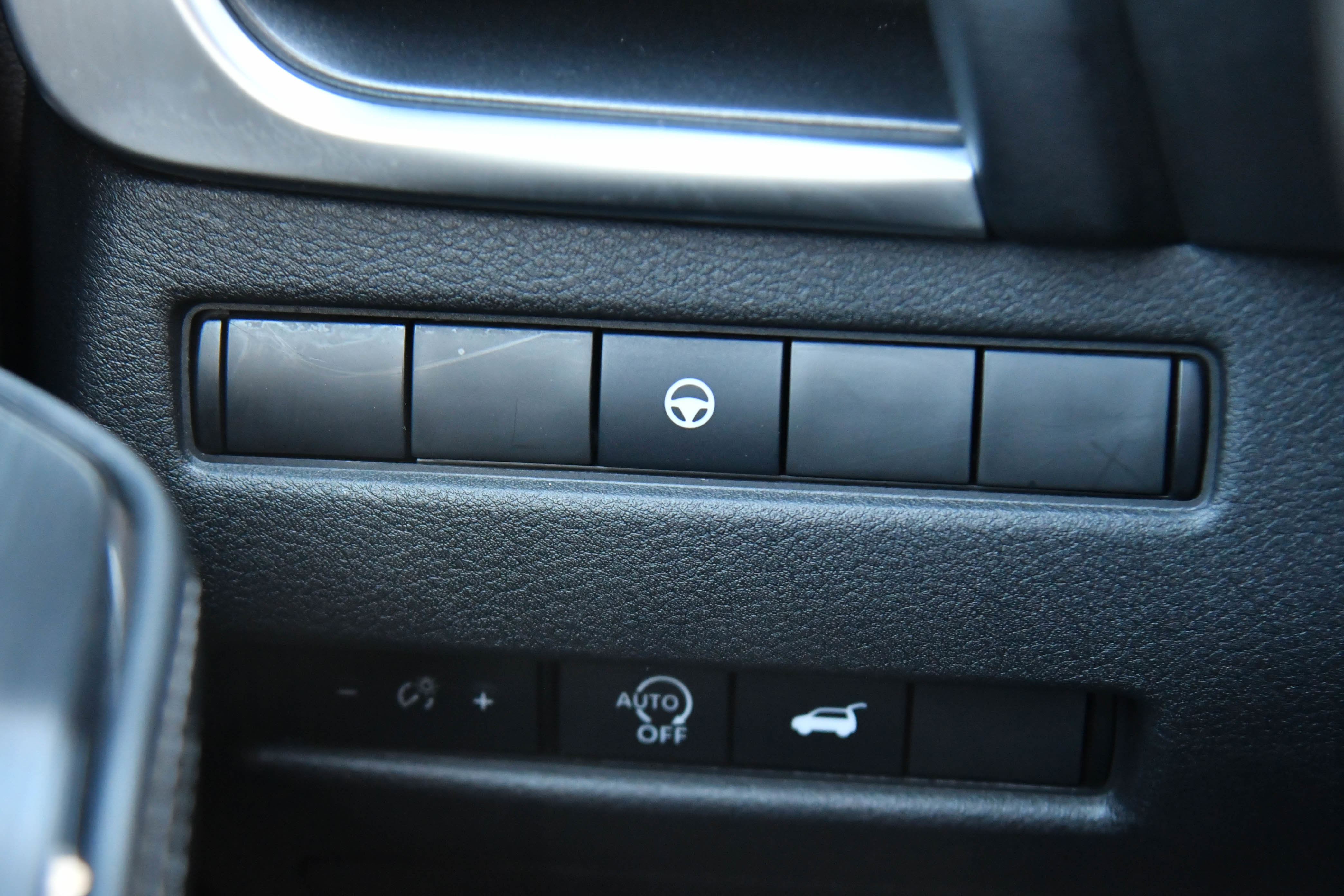 Used 2024 Nissan Rogue SV image 31