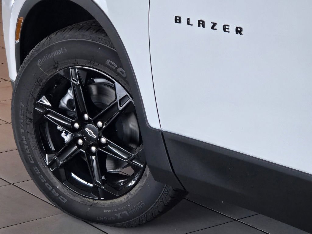 New 2026 Chevrolet Blazer LT w/ Midnight/Sport Edition FWD image 15