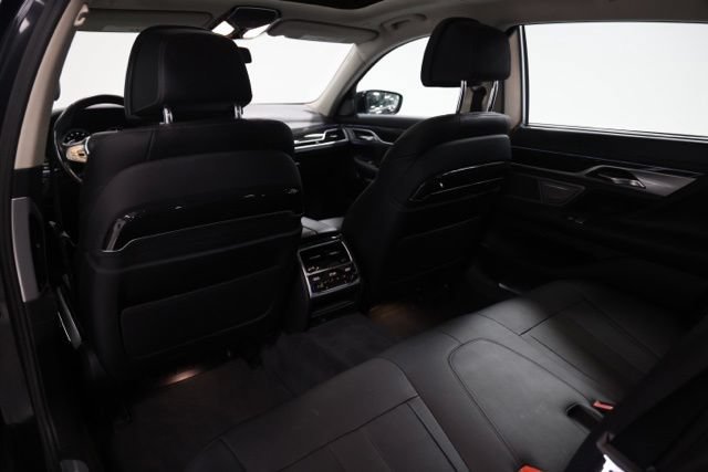 Used 2017 BMW 740i xDrive AWD/4WD image 33