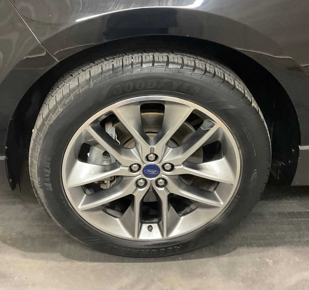 Used 2017 Ford Edge Titanium w/ Equipment Group 301A FWD image 6
