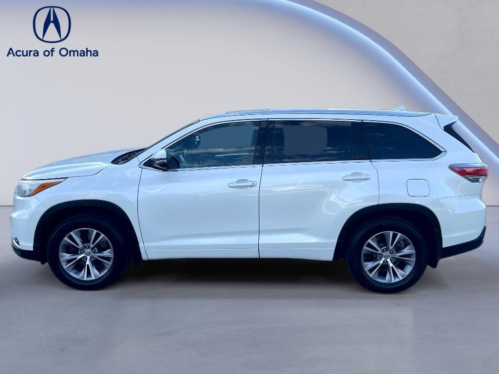 Used 2015 Toyota Highlander XLE AWD/4WD image 1