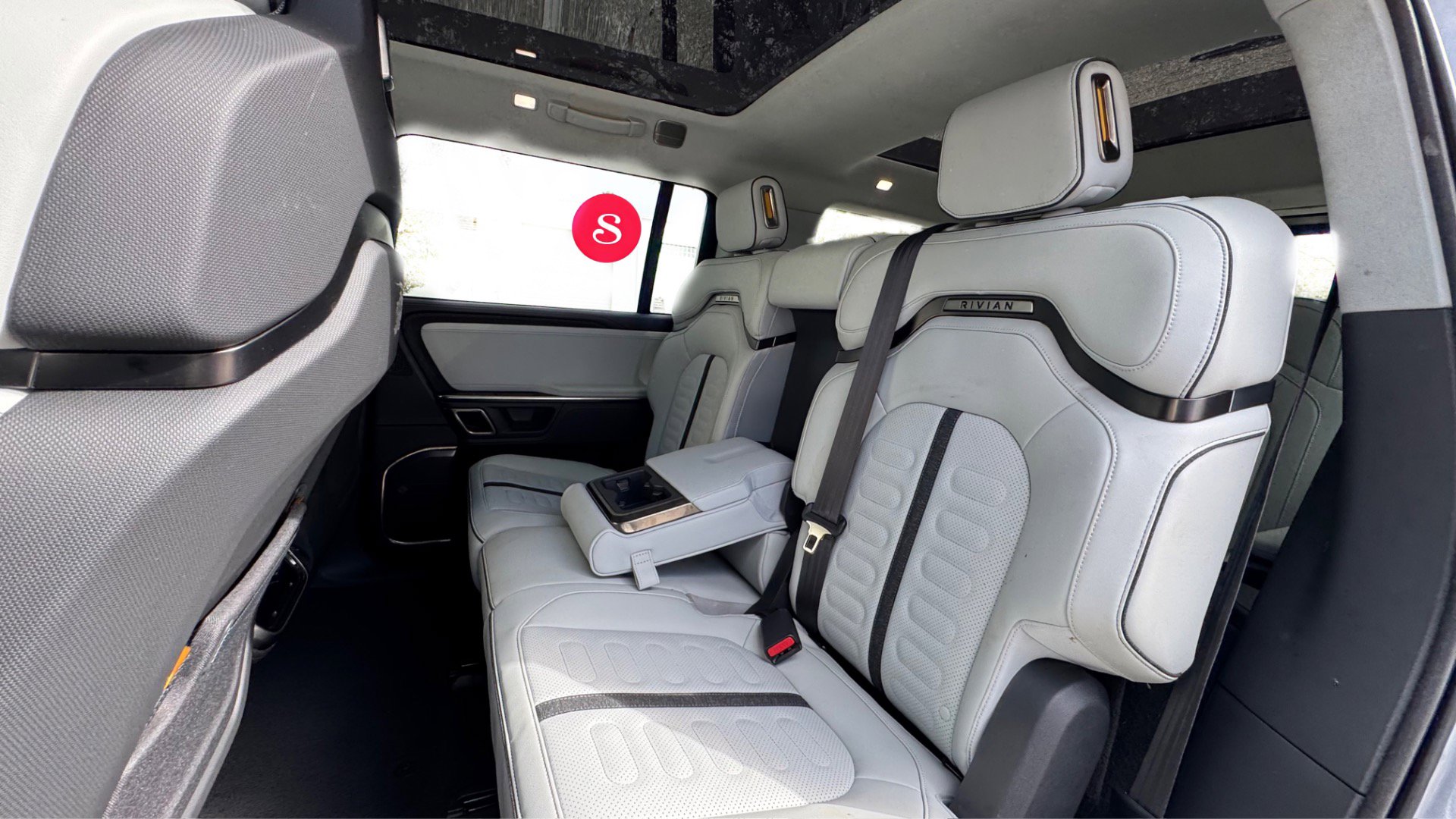 Used 2024 Rivian R1S Adventure image 22