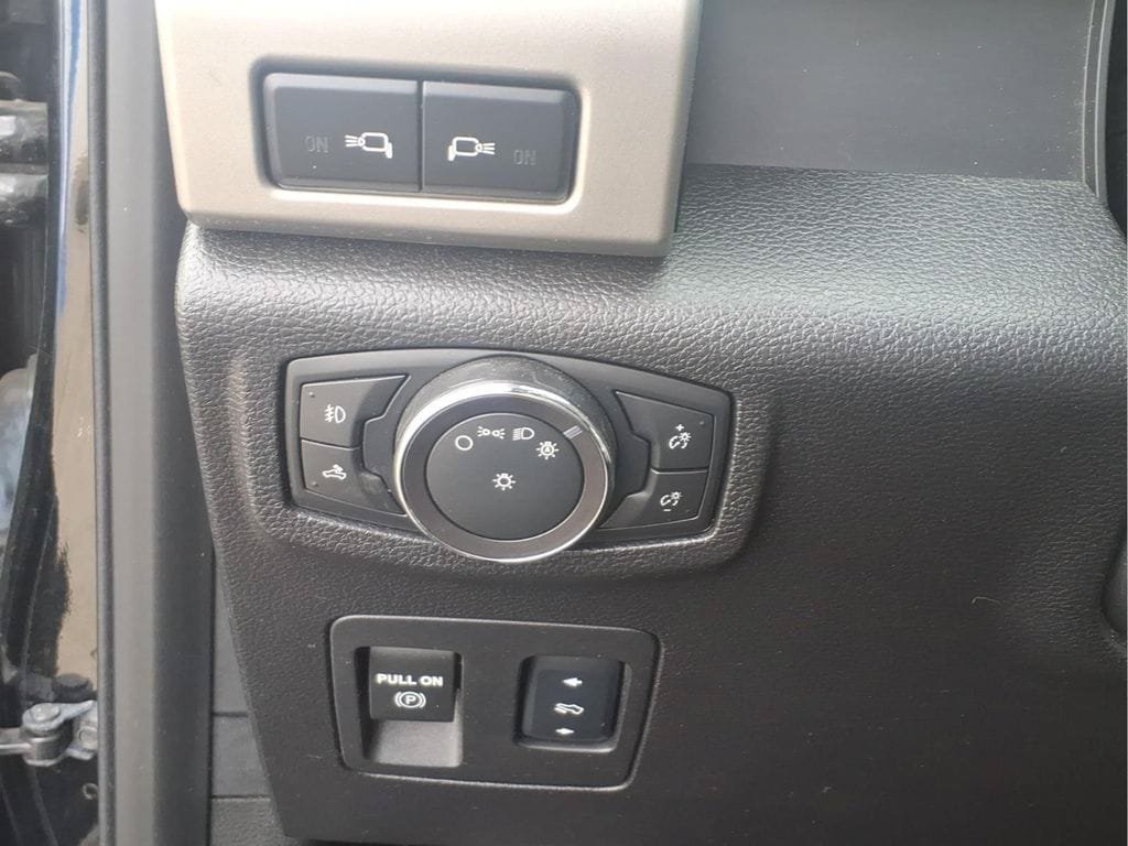 Used 2018 Ford F150 Lariat w/ Equipment Group 502A Luxury AWD/4WD image 21