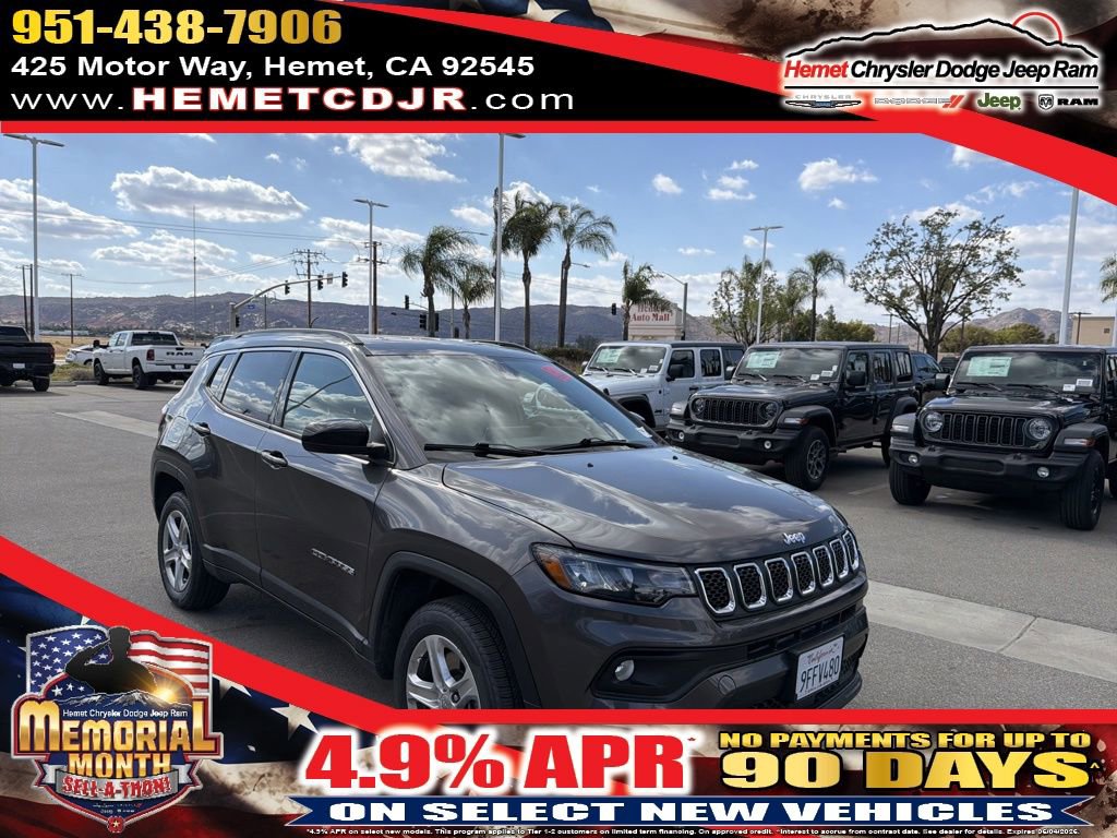 Used 2023 Jeep Compass Latitude AWD/4WD image 1