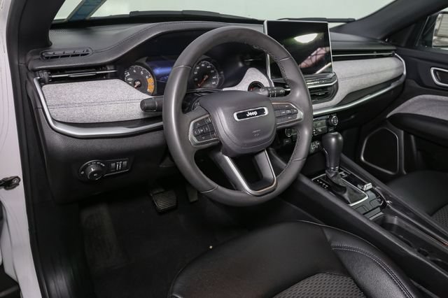 Used 2024 Jeep Compass Latitude AWD/4WD image 19