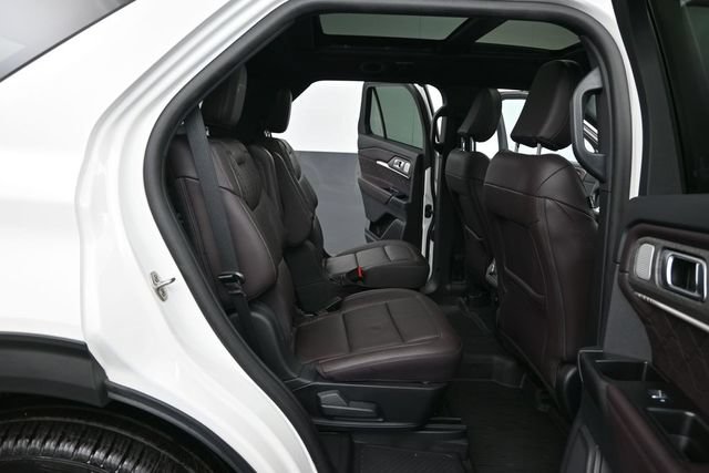 Certified 2025 Ford Explorer Platinum w/ Ultimate Package AWD/4WD image 27