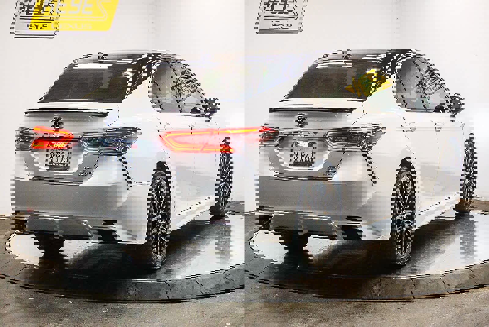 Used 2021 Toyota Camry XSE image 4