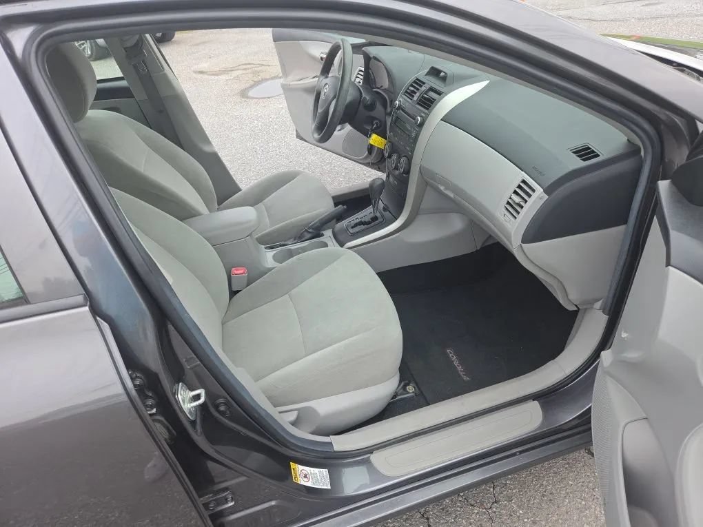 Used 2013 Toyota Corolla L FWD image 20