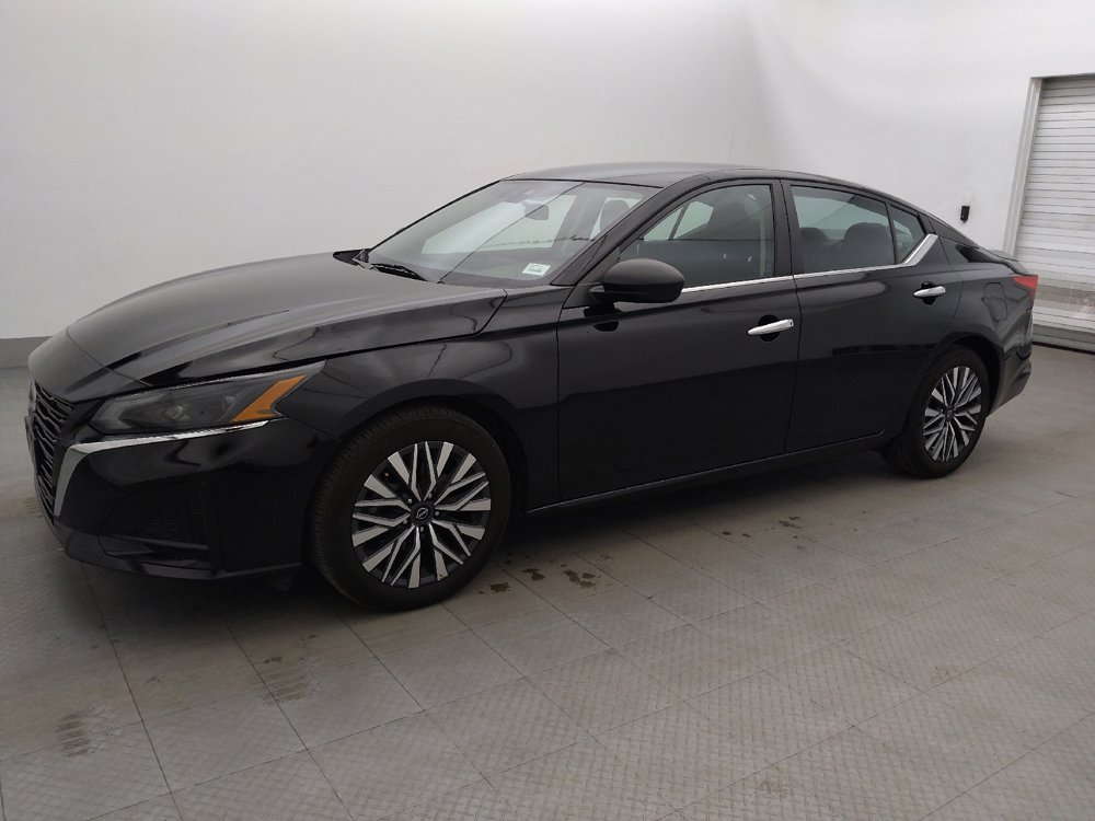 Used 2025 Nissan Altima 2.5 SV FWD image 2