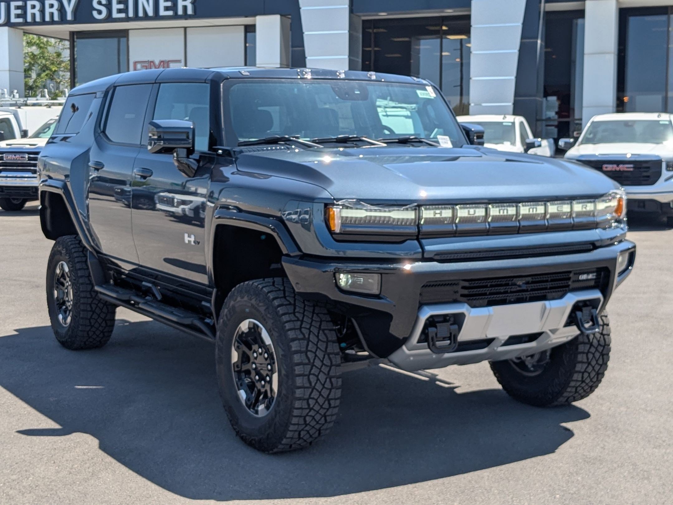 New 2025 GMC Hummer EV 2X w/ Extreme Off-Road Package image 8
