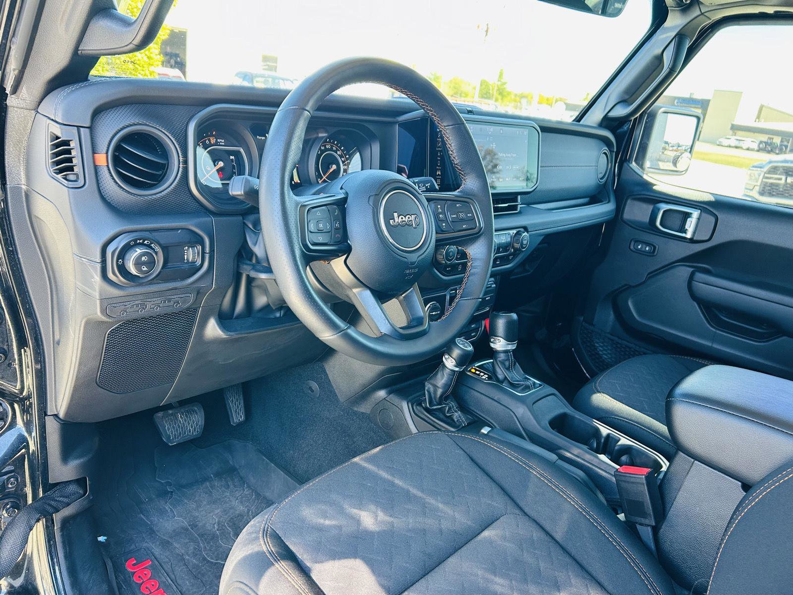 Used 2024 Jeep Gladiator Mojave w/ Technology Group image 13