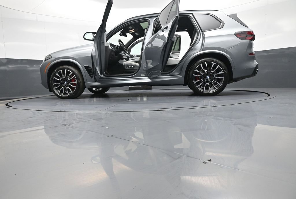 Used 2024 BMW X5 M60i AWD/4WD image 52