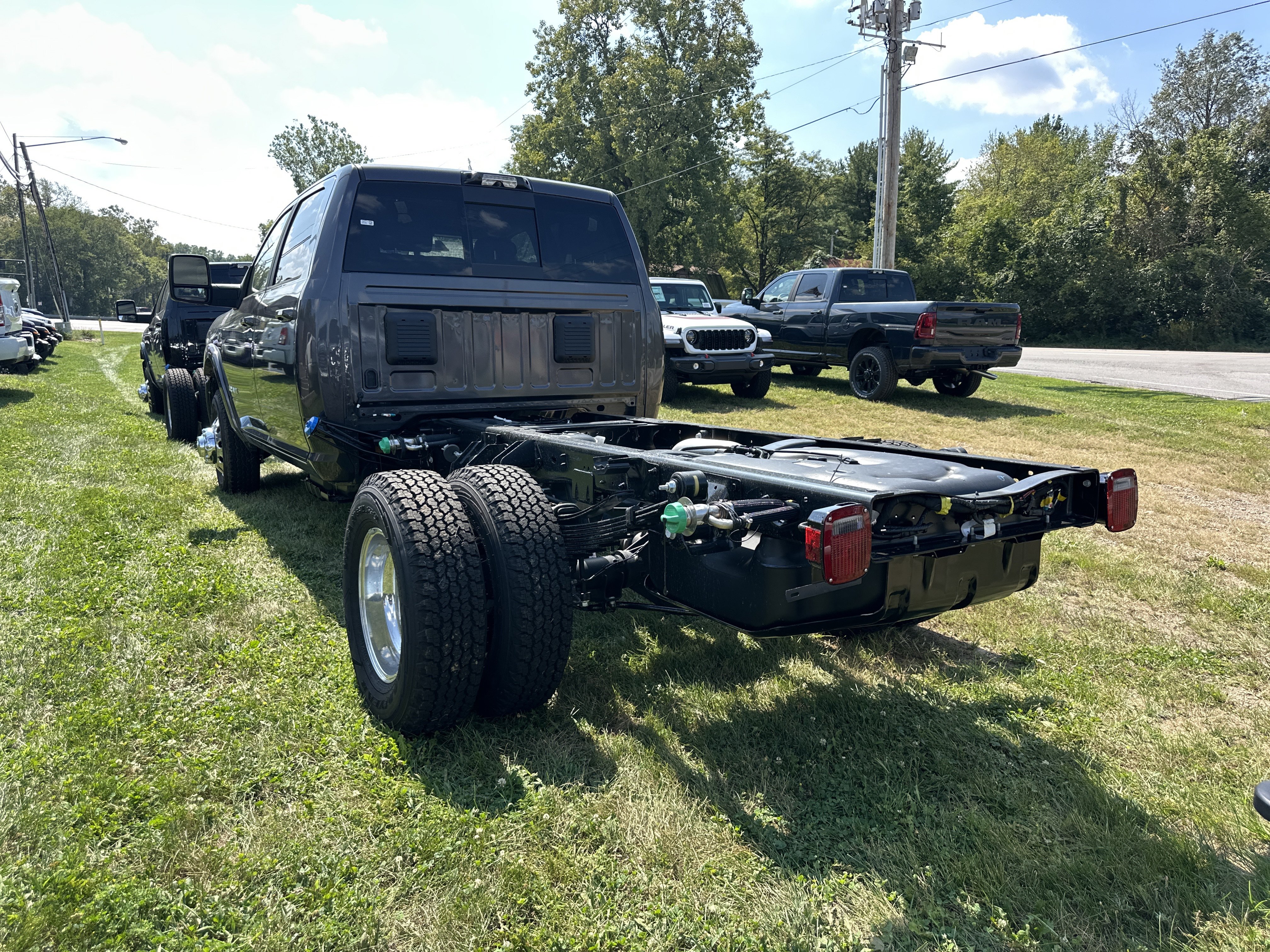 New 2027 RAM 3500 Big Horn w/ Laramie Trim Package AWD/4WD image 16
