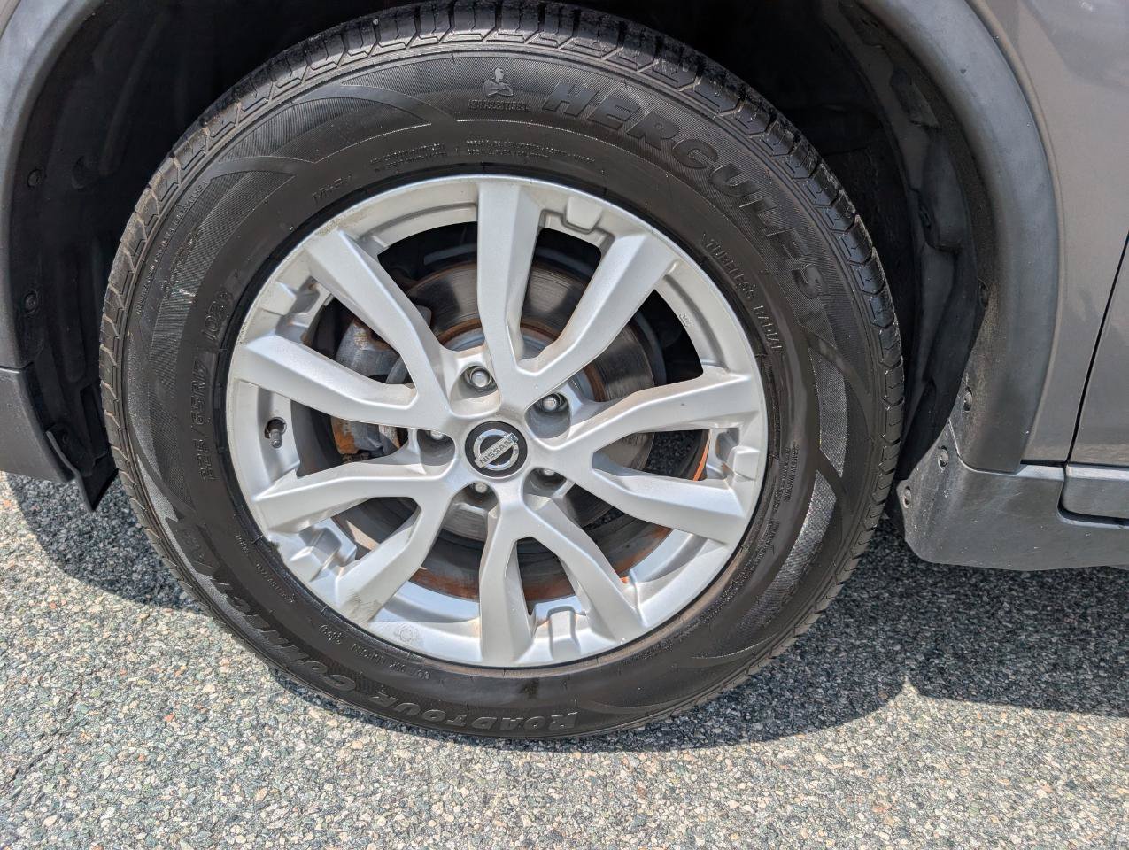 Used 2018 Nissan Rogue SV FWD image 3