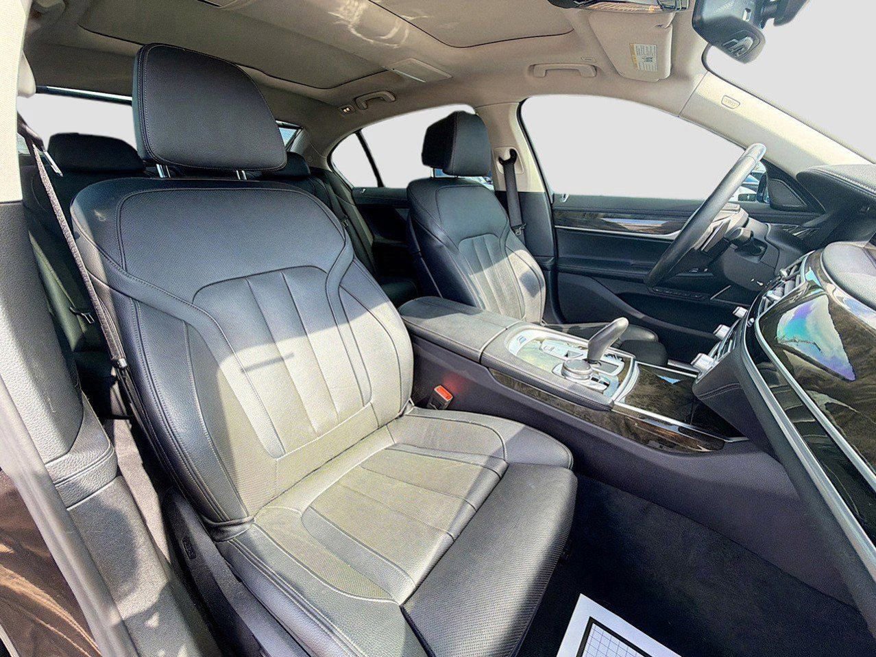 Used 2020 BMW 740i image 16