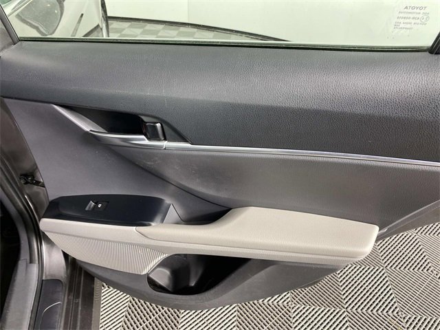 Used 2018 Toyota Camry LE image 25