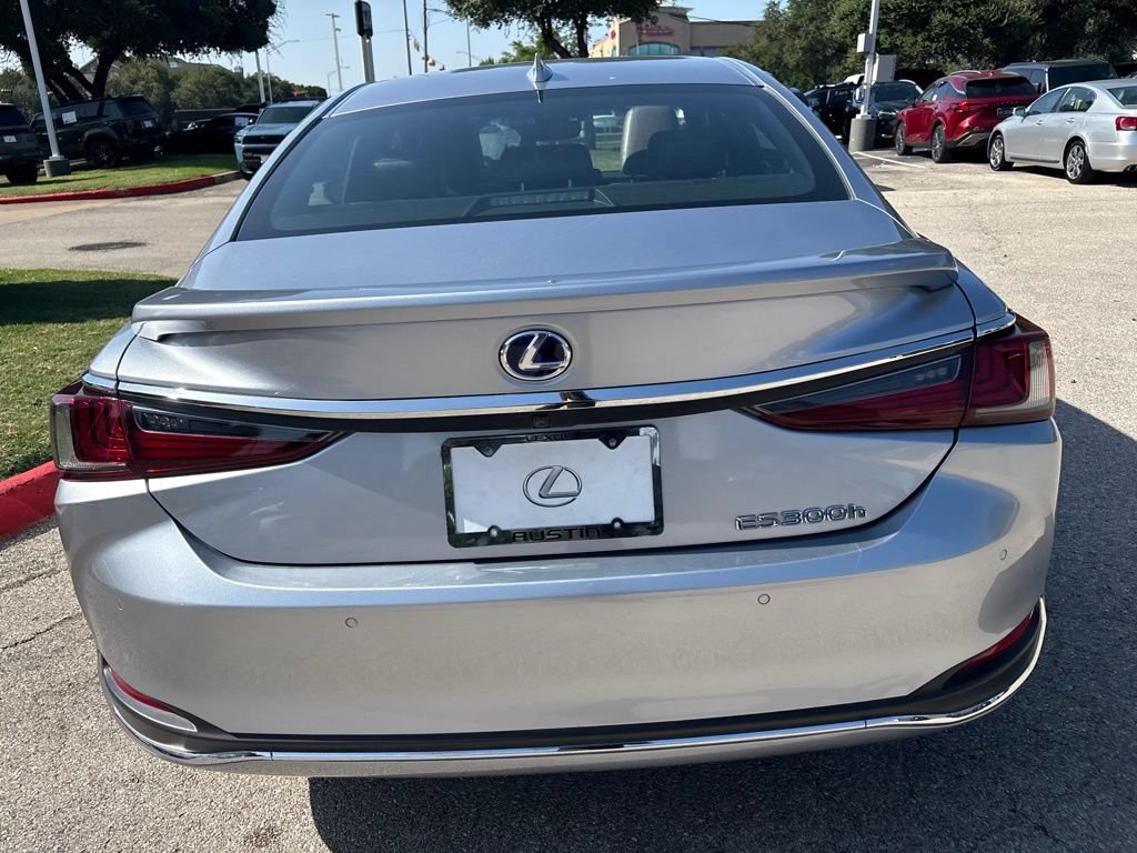 Certified 2022 Lexus ES 300h Ultra Luxury w/ Accessory Package 2 FWD image 4