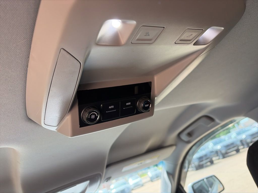 Used 2016 Chevrolet Suburban LS RWD image 11