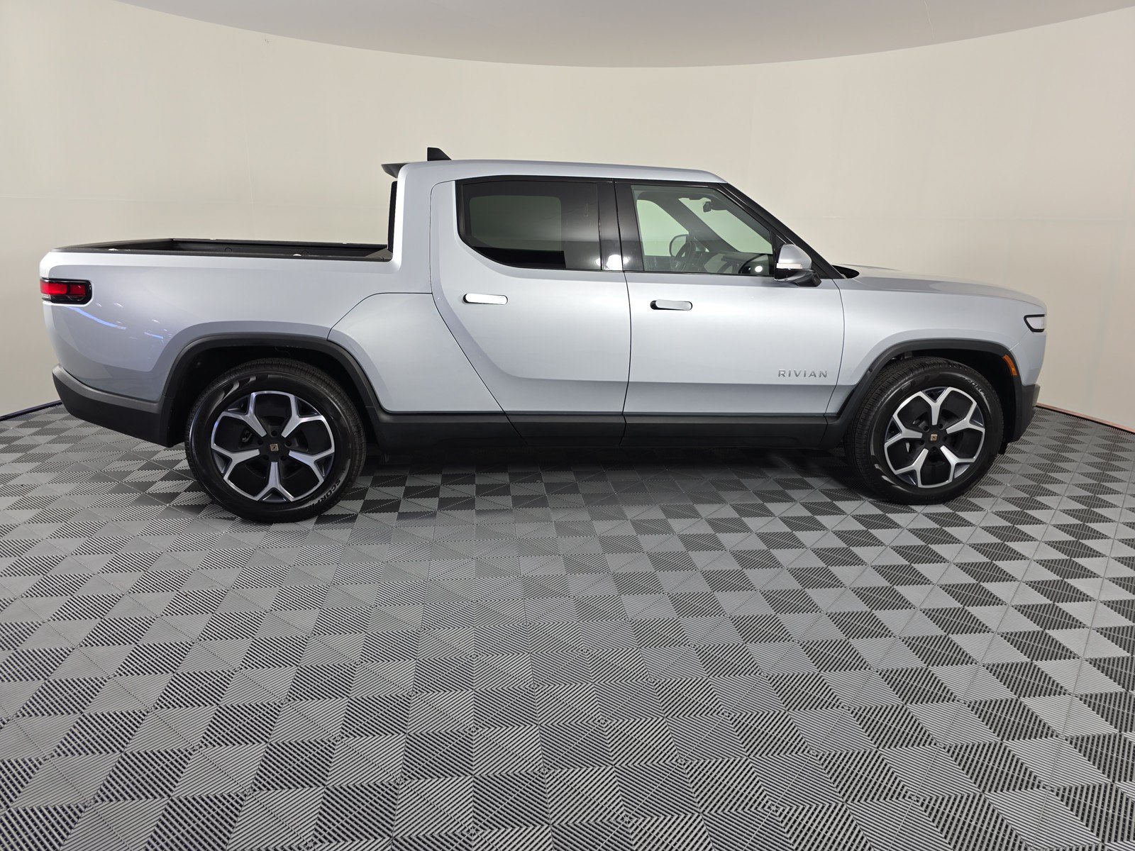 Used 2024 Rivian R1T Adventure AWD/4WD image 6