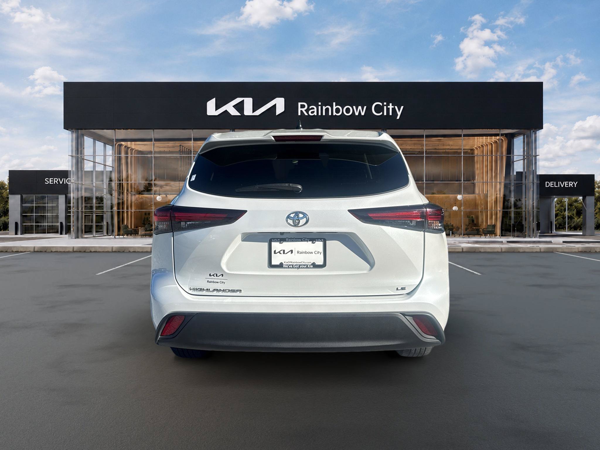 Used 2024 Toyota Highlander LE FWD image 7