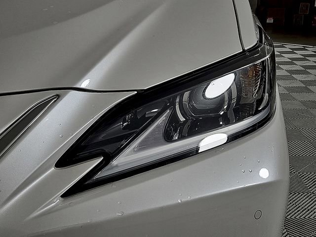 Used 2025 Lexus ES 300h w/ Premium Package image 10