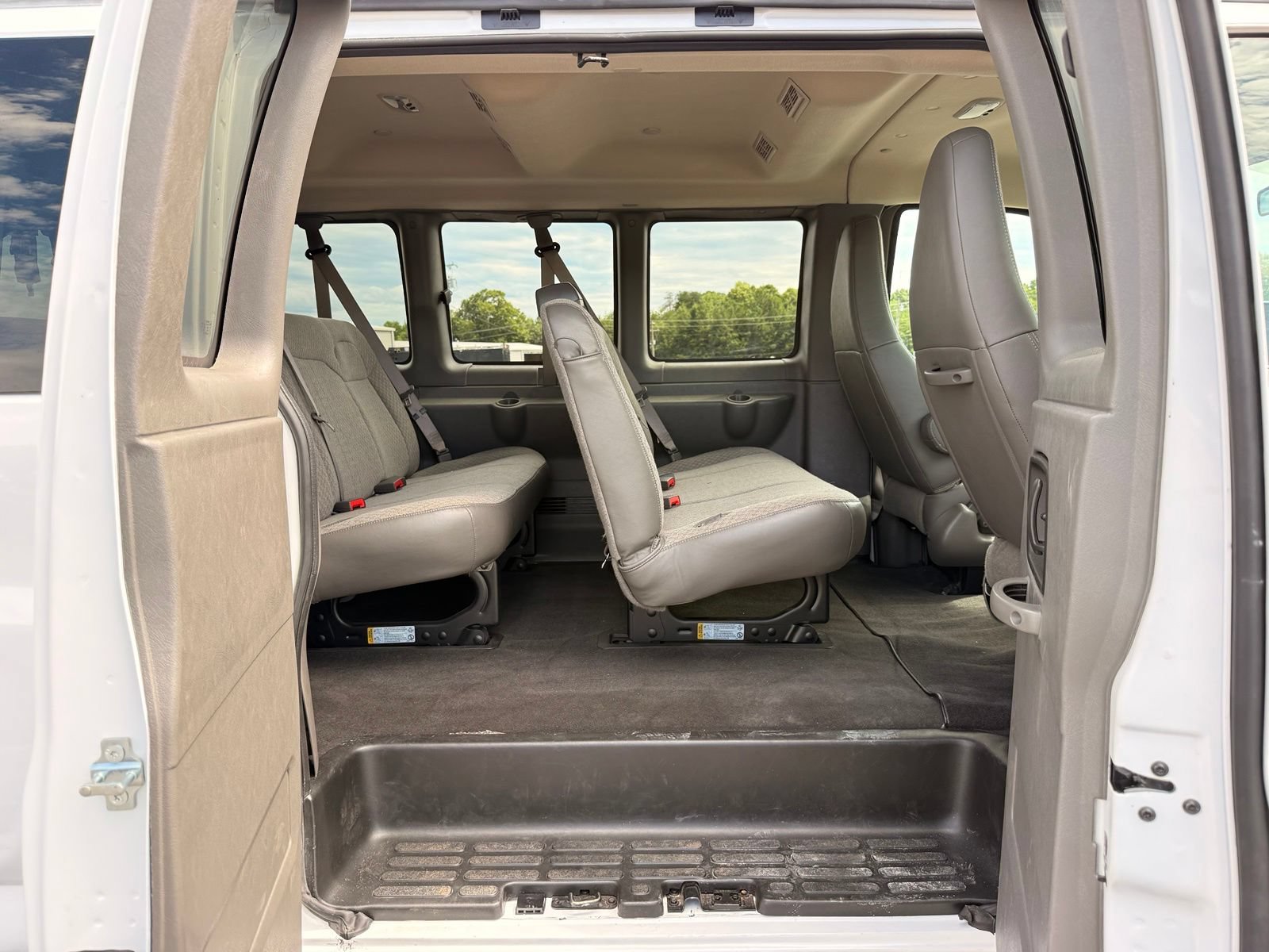 Used 2026 Chevrolet Express 3500 LT w/ LT Preferred Equipment Group RWD image 14