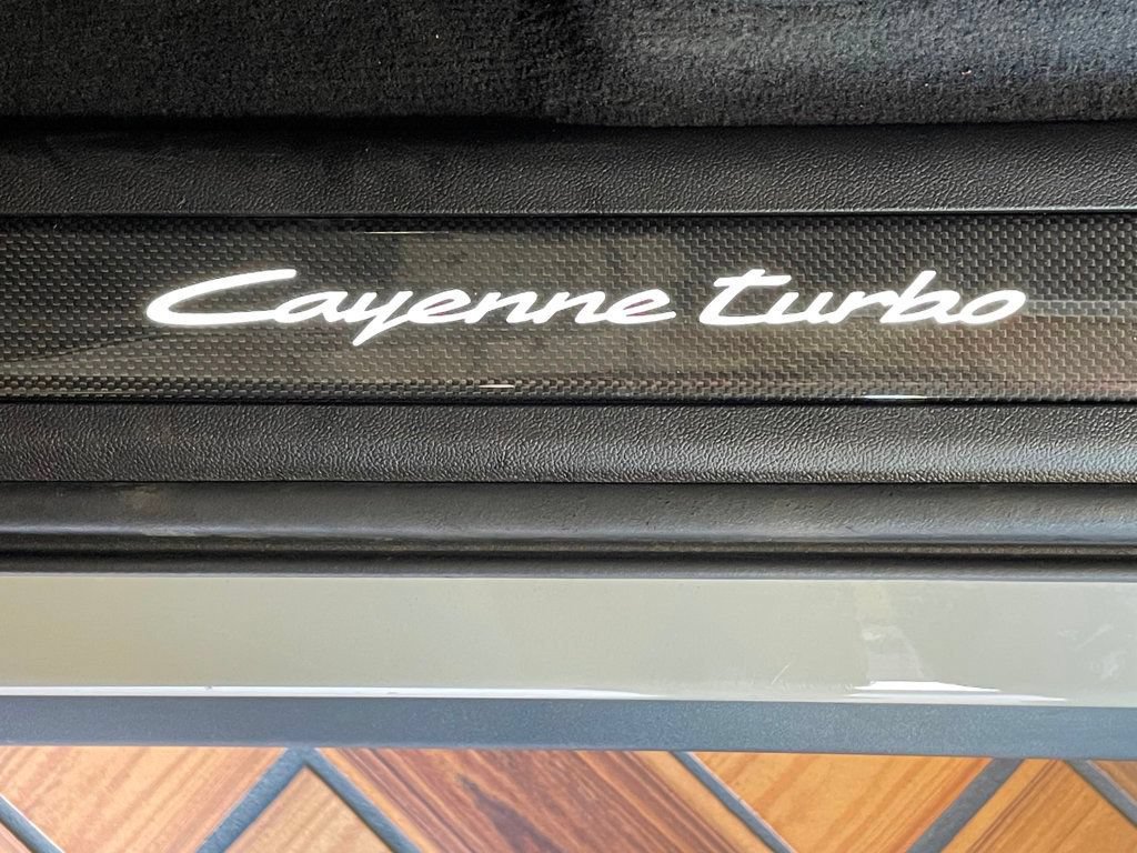 Used 2024 Porsche Cayenne Turbo AWD/4WD image 16