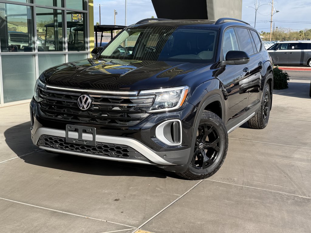 Used 2024 Volkswagen Atlas Peak Edition SE AWD/4WD image 2