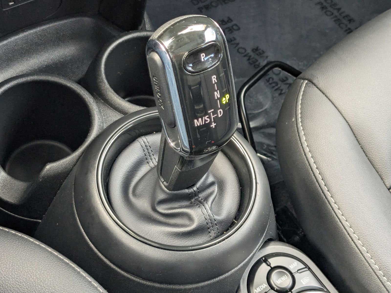 Used 2023 MINI Cooper 4-Door Hardtop image 12