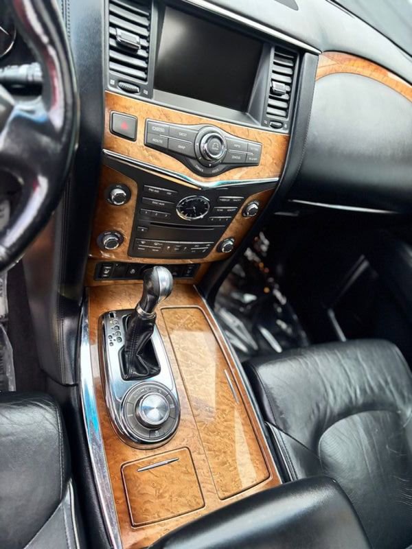 Used 2011 INFINITI QX56 4WD w/ Theater Pkg image 18