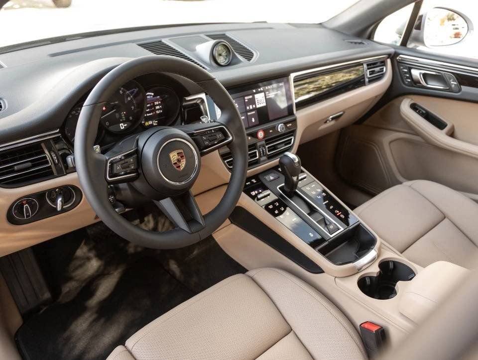 Certified 2026 Porsche Macan image 4