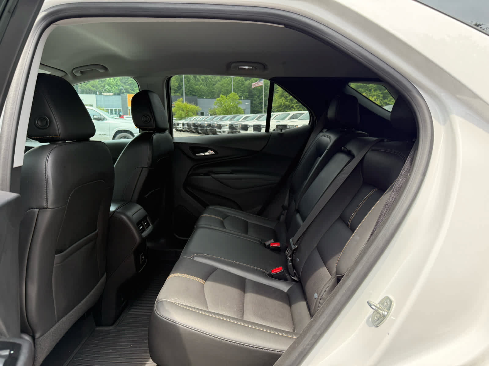 Used 2022 Chevrolet Equinox Premier AWD/4WD image 24